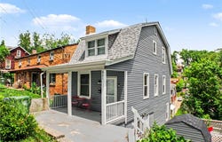 921 Saint Anne St, Castle Shannon, PA 15234