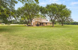 350 Ullrich, Marion, TX 78124