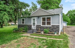 918 Maple Avenue E, Mora, MN 55051