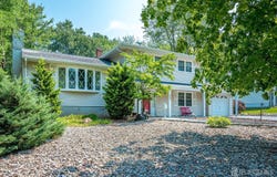 560 Wakefield Drive, Metuchen, NJ 08840
