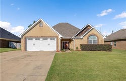 126 Boulder Creek Dr, Smiths Station, AL 36877