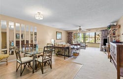 521 LAKESIDE Drive, BRADENTON, FL 34210