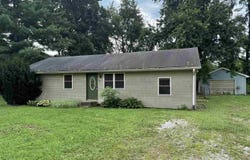 102 E Davidson Street, Staunton, IN 47881