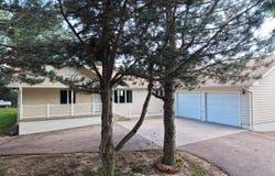 166 Hillcrest Dr, North Platte, NE 69101