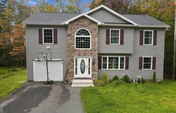 425 Scotch Pine Drive, Pocono Summit, PA 18346