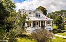 106 Oak Avenue, Matamoras, PA 18336