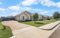 717 Wintergreen Drive, Hewitt, TX 76643