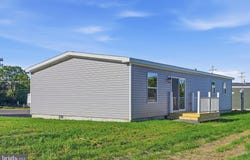 859 LOIS Lane, LEBANON, PA 17046