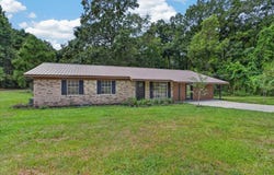 484 Currie, Ellisville, MS 39437