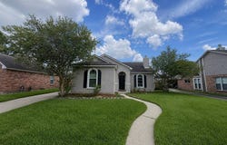15430 Woodlore Dr, Baton Rouge, LA 70816