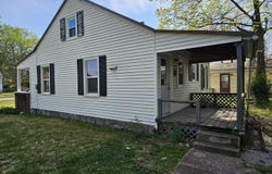 415 E Johnson Street, Fairfield, IL 62837