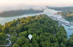 332 Pearl Rd, LaFollette, TN 37766