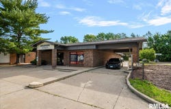 1124 Centre W Drive, Springfield, IL 62704