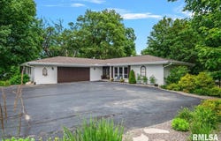 6 Glenco Court, Taylorville, IL 62568