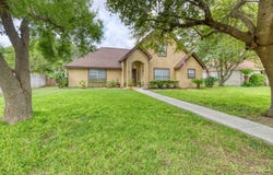 705 Sunrise Ave, Uvalde, TX 78801