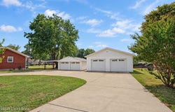 2300 Parkwood Rd, Louisville, KY 40214