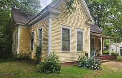 527 Orange St NE, Dawson, GA 39842