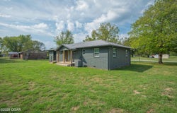 33 Yocom Drive, Anderson, MO 64831