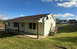 100 Belmont Ave, Meadowlands, PA 15347