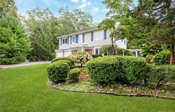 15 Melrose Lane, Commack, NY 11725