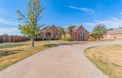 1198 E Oaklawn Drive, Talty, TX 75160