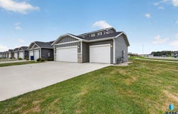 9309 W Ark Pl, Sioux Falls, SD 57106