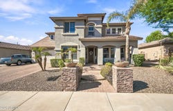 2754 E PARKVIEW Drive, Gilbert, AZ 85295