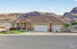 33 Riverpointe Dr., Asotin, WA 99402