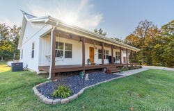 13940 INDUSTRY Road, Lebanon, MO 65536