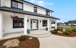 610 Pheasant Creek Drive, Central Point, OR 97502