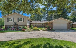 974 Hyde Park Drive, Centerville, OH 45429