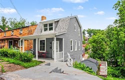 921 Saint Anne St, Castle Shannon, PA 15234