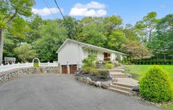 15 Ramapo Lane, Chestnut Ridge, NY 10952