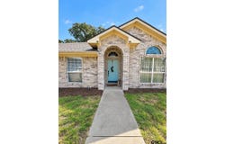 501 Noah Ln, Lindale, TX 75771