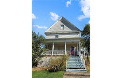 1583 E Maiden St, South Strabane, PA 15301