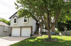 3220 S Bryn Mawr Drive, Independence, MO 64057