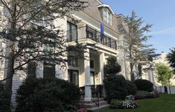 2 S Clermont Ave, Margate, NJ 08402
