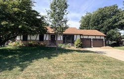 617 Lake Dr, Marshall, MO 65340