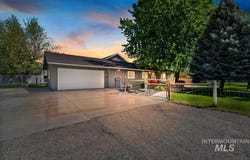 5410 W Beacon Light Rd, Eagle, ID 83616