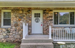 7 Rock Ridge Road, Waterford, CT 06385