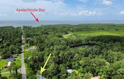 274 25th Ave, Apalachicola, FL 32320