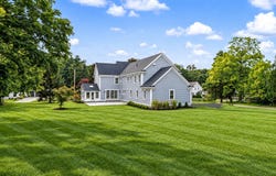 27 Ash St, Hopkinton, MA 01748