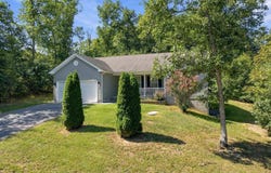 216 EXECUTIVE Way, HEDGESVILLE, WV 25427