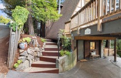 6760 Moore Dr, Oakland, CA 94611