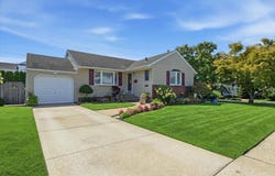 809 Garden Drive, Franklin Square, NY 11010