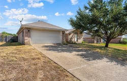 624 Willow Creek Drive, Hewitt, TX 76643