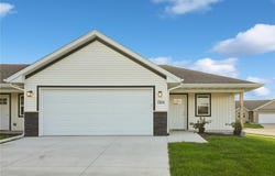 7104 Waterview Dr, Cedar Rapids, IA 52404