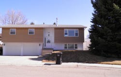 302 Sunset Ave, Glendive, MT 59330