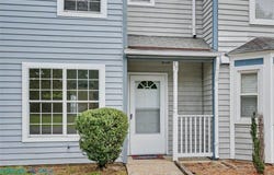 18 Bayview Ct, Hampton, VA 23664
