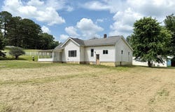 827 E Main Street, Oak Hill, OH 45656